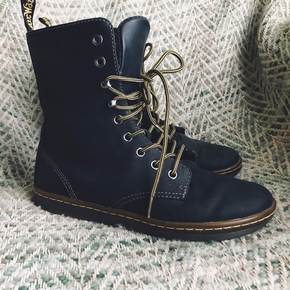 Rare  ✨ Leather Dr. Martens Boot sz 8 ✨ OFFER!